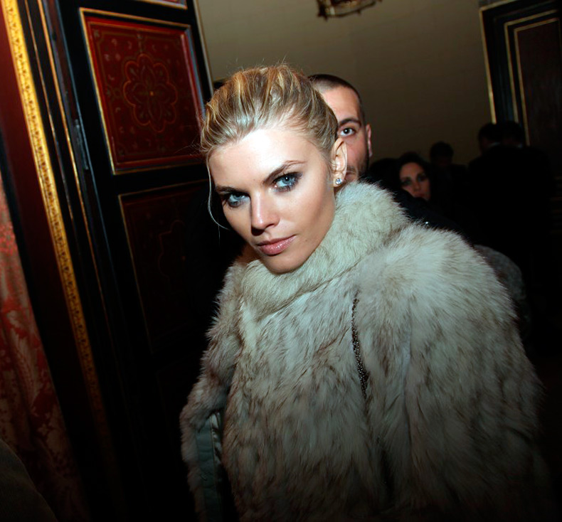 Modèle biélorusse Marina Linchuk photo