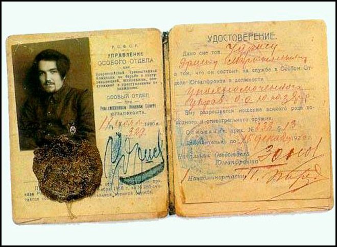 Cuir des commissaires rouges