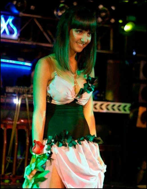 concours de beauté dans une discothèque à Donetsk