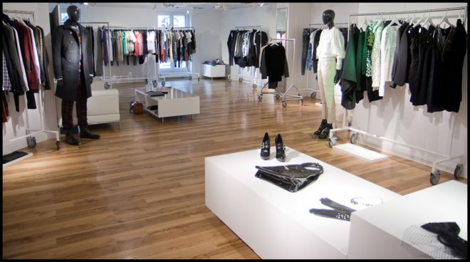 showroom de vêtements à la mode