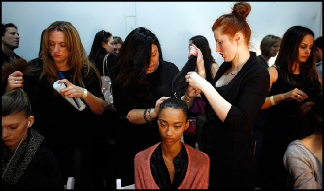 Les mannequins dans les coulisses de la fashion week