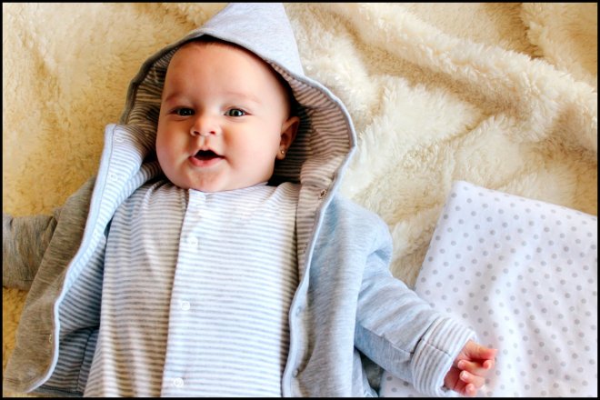 Vêtements à la mode pour bébés