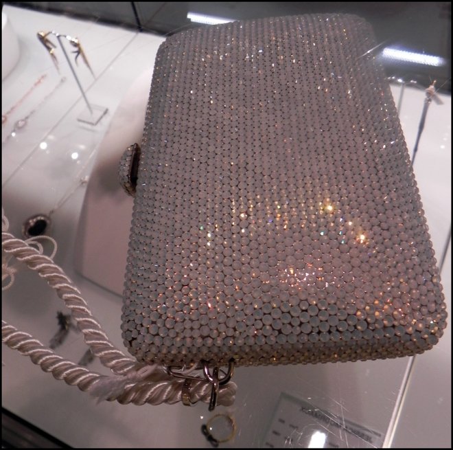 Pochette ornée de cristaux Swarovski