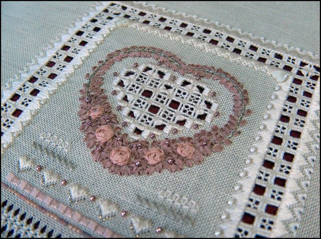 Broderie selon la technique de l'ourlet