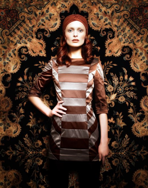 Filles sur fond de tapis Marcel Ostertag automne-hiver 2025-2026