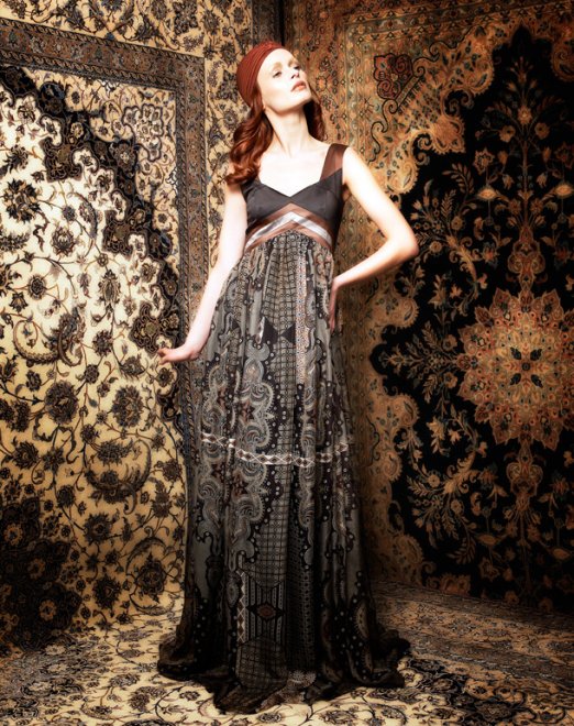 Filles sur fond de tapis Marcel Ostertag automne-hiver 2025-2026