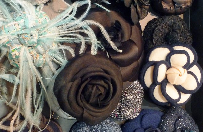 Décors de plumes et de fleurs de la Maison Lemarier