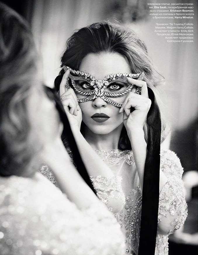 Designer et juste beauté Ulyana Sergeenko photo