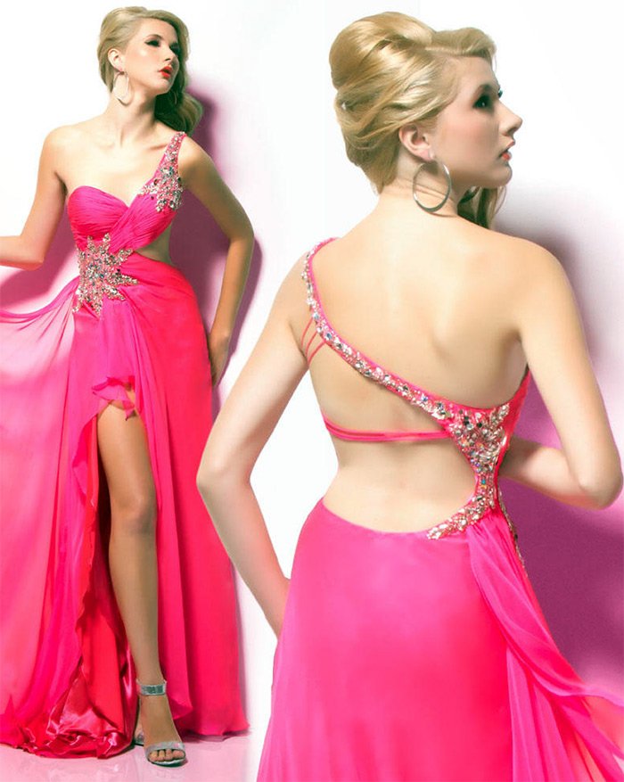 Fille dans une robe de mariée rose