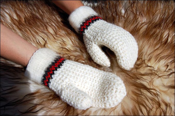 Mitaines tricotées à la mode