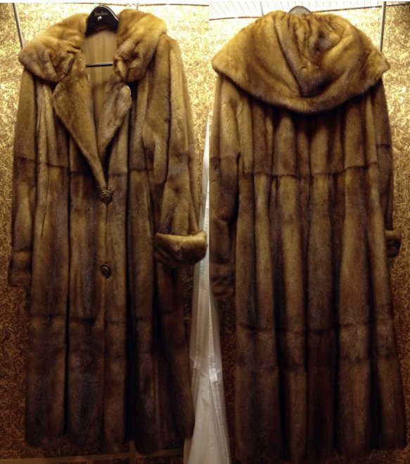 Manteau en vison marron de la Maison Fendi