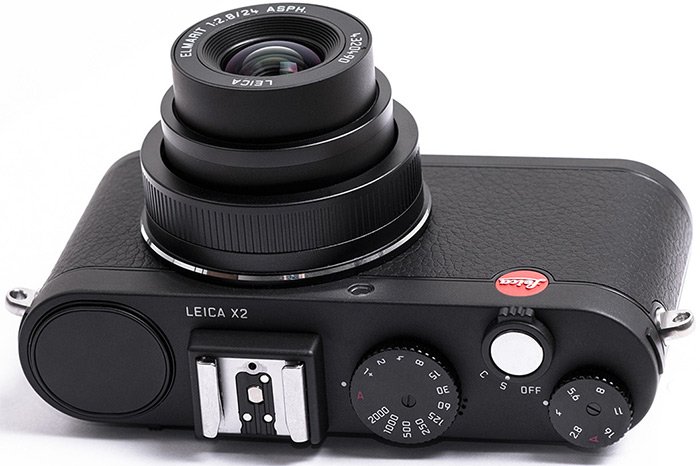 Appareil photo numérique Leica pour une belle fille