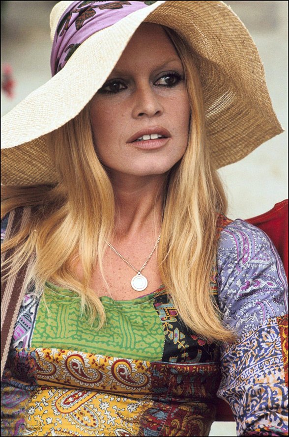 Brigitte Bardot photo dans un chapeau