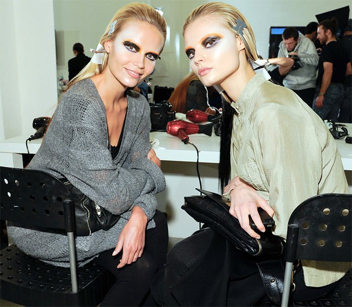 Le mannequin Natasha Poly avec son amie