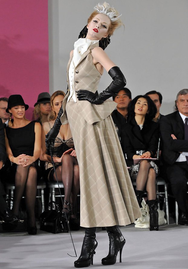 Le top modèle Daria Strokous sur la photo du podium