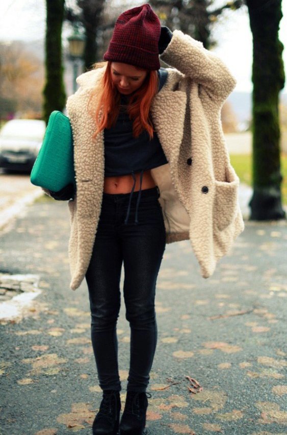 Bonnets en angora tricotés