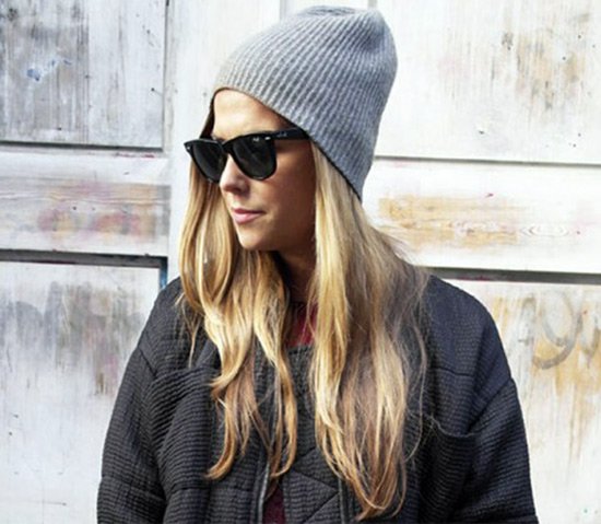 photo de bonnets tricotés d'angora