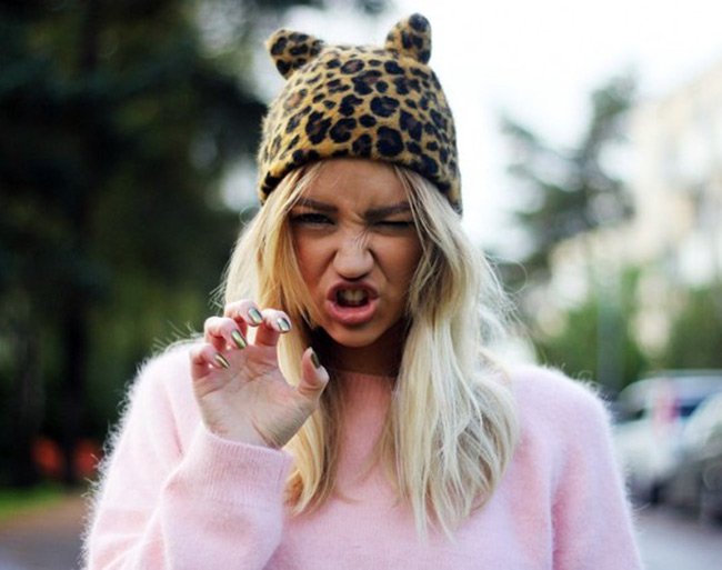 Bonnets tricotés pour femmes d'angora, photo