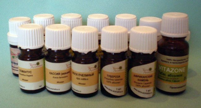 absolus d'iris, tubéreuse, jonquilie, narcisse photo