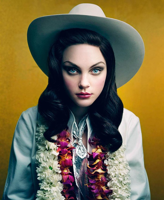 Jessica Stam dans un chapeau
