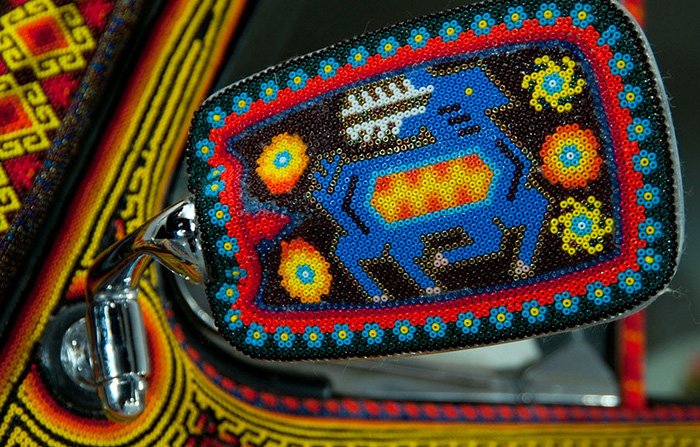 Volkswagen Beetle 1990, décoré de perles, photo