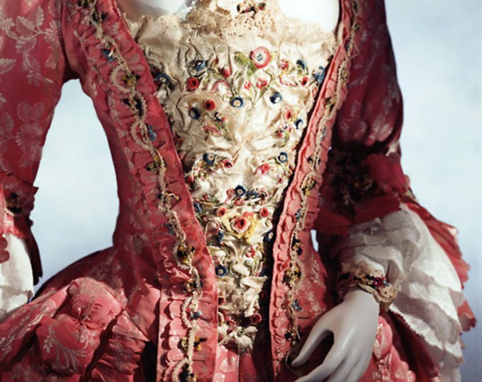 robe brodée rococo