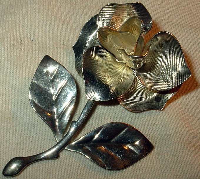 Broche vintage, photo fleur