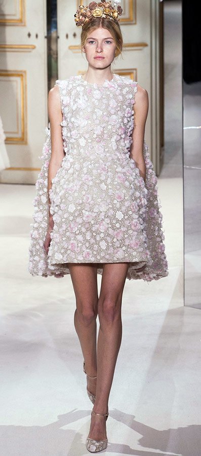 Fleurs printemps-été 2026 Giambattista Valli photo