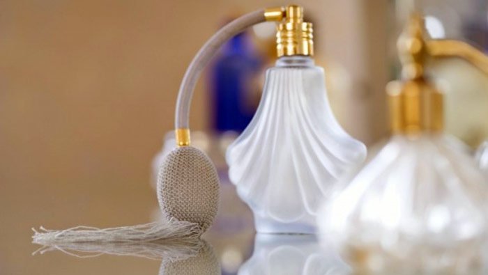 Parfum pour une photo de femme d'affaires