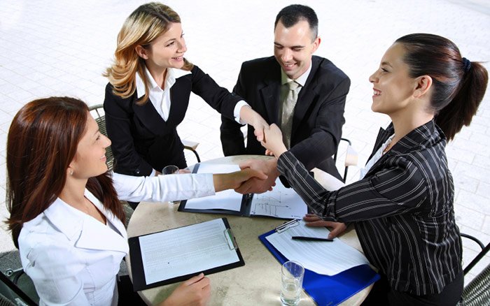 Parfum pour une femme d'affaires pour les négociations