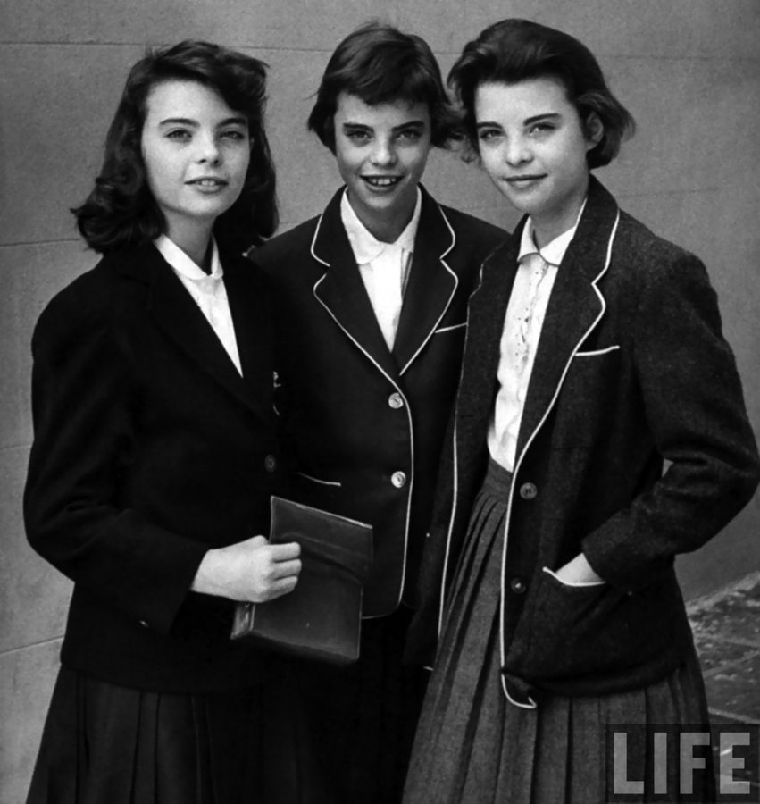 Filles habillées dans un style rétro, photo