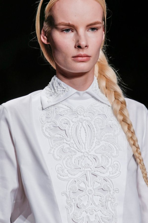 Belles robes à col blanc, photo