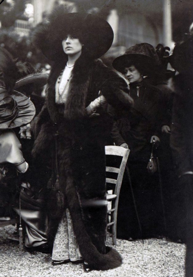 Filles en fourrures, photo