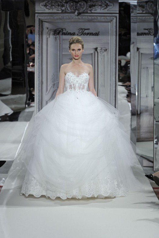 Robe de mariée luxuriante, photo