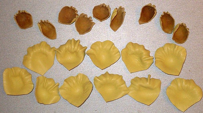 Faire des fleurs en cuir