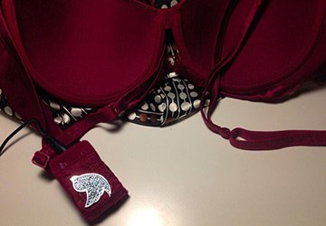 Soutien-gorge avec connexion Twitter