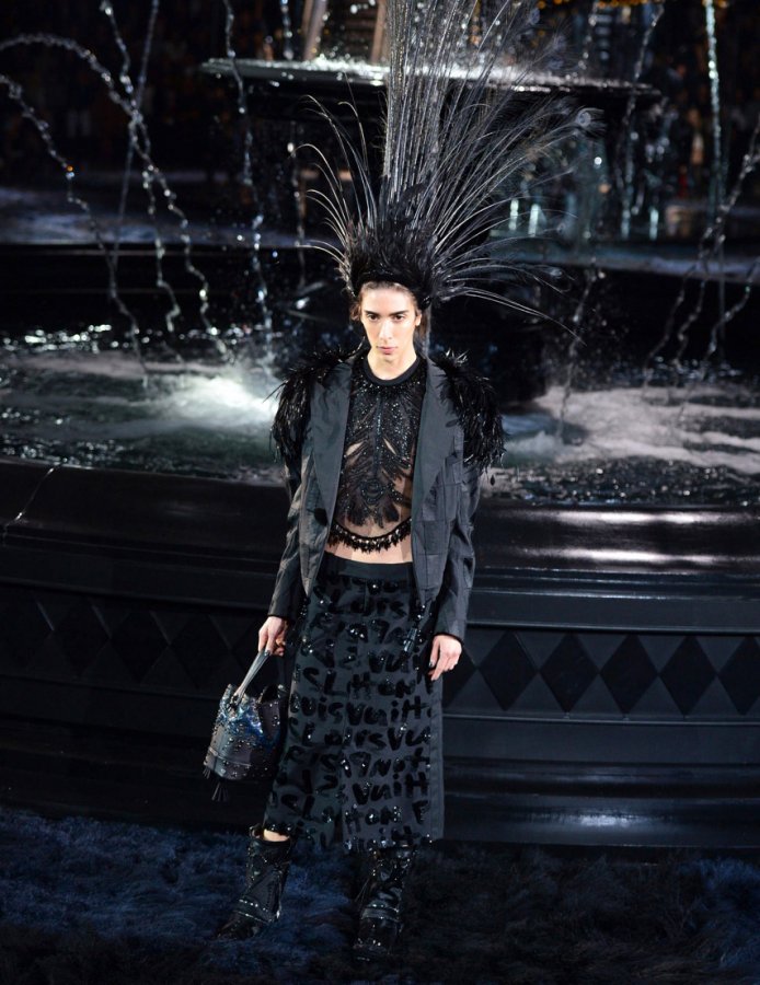 Look gothique de Louis Vuitton, photo