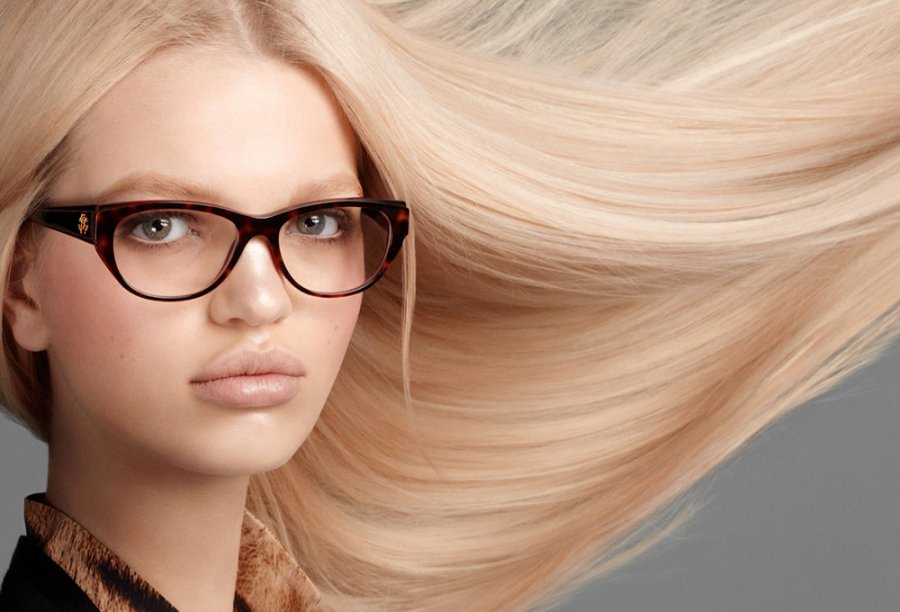 Daphne Groenveld photo avec des lunettes