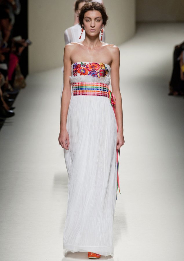 Robe blanche à fleurs, photo