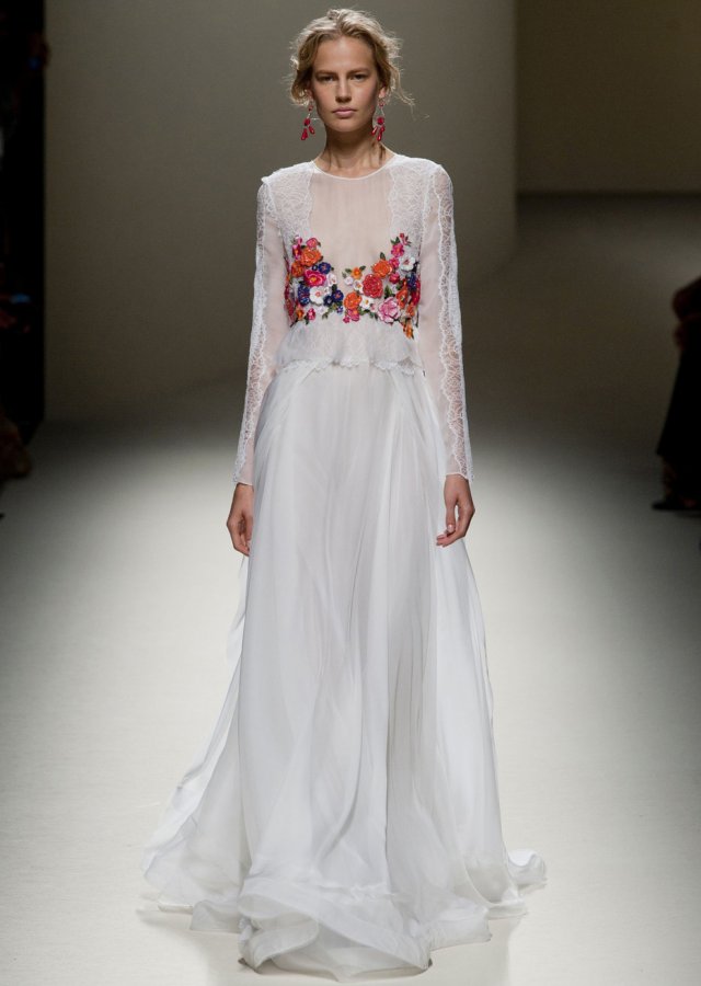 Robe blanche à fleurs, photo