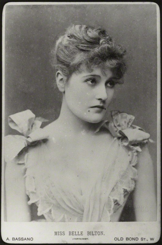 Ancienne photo de l'actrice Belle Bilton
