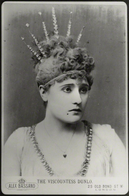 Ancienne photo de l'actrice Belle Bilton