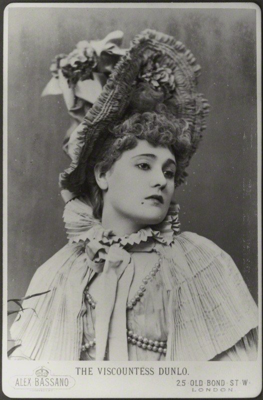 Ancienne photo de l'actrice Belle Bilton