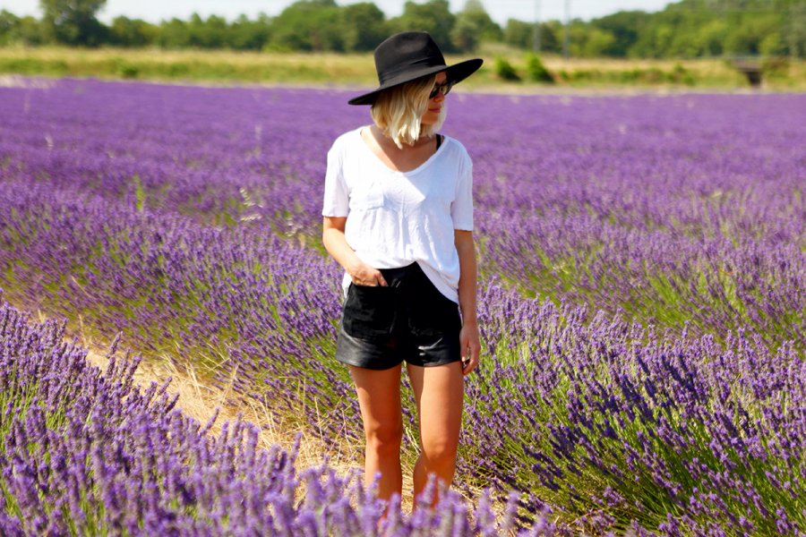 Fille blonde, photo en Provence