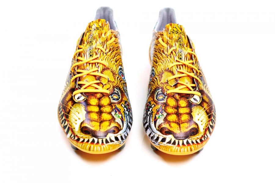 Chaussures Adidas et Yamamoto pour les joueurs de football glamour, photo