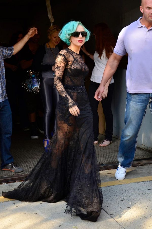 La robe noire de Lady Gaga, photo