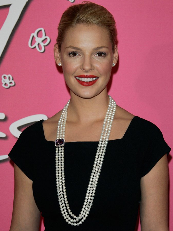 Collier de perles sur la poitrine