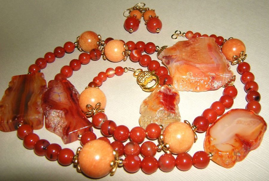 Propriétés de la pierre de cornaline et photo de bijoux avec cornaline
