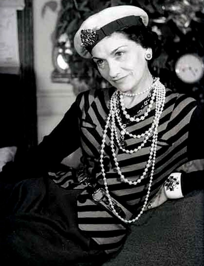Coco Chanel et longs brins de perles