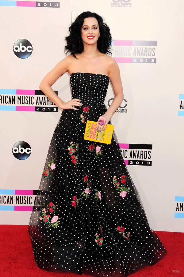 Katy Perry - photo dans une belle robe